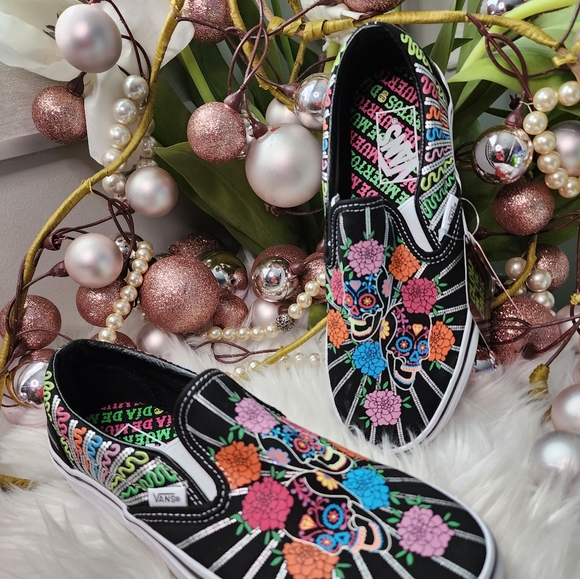 VANS Dia De Muertos Classic Slip-On Shoes Women brand  new - Picture 4 of 11